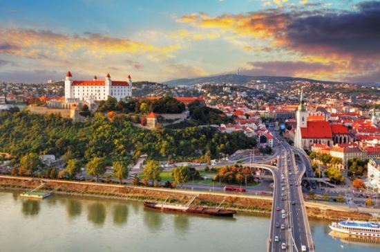 taxi and minibus transfer from vienna airport to bratislava
